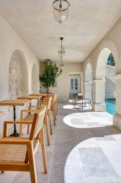 Dallage en pierre du Périgord, intérieur et extérieur, terrasse, margelle