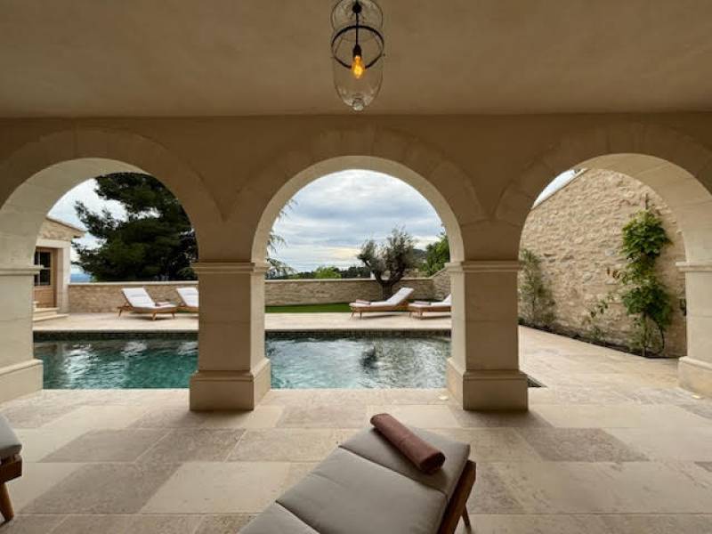 Pierre du Périgord pour dallage pierre sur terrasse, plage de piscine