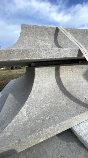 La Pierre naturelle de Dordogne Limeyrat gris : Un revêtement élégant et durable pour votre intérieur et extérieur.