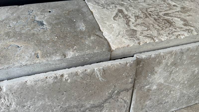 Matériaux anciens en pierres naturelles du Périgord pour dallage et margelle