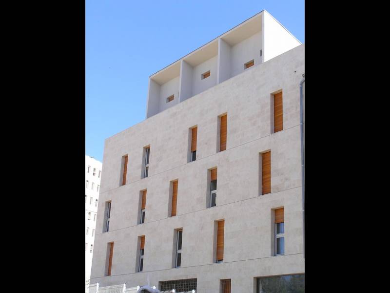 Parement et dallage contemporain en pierre naturelle à Lyon 69