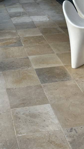 Dallage en pierre naturelle de France : livraison à Vesancy (Ain, Auvergne-Rhône-Alpes).