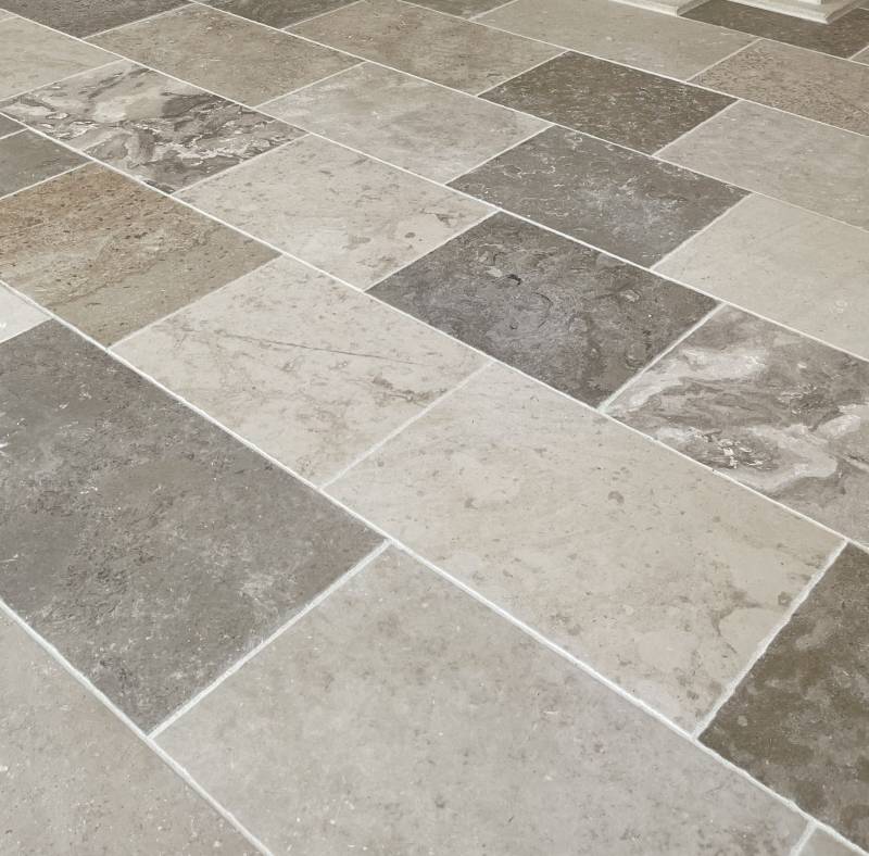 Margelle et plage de piscine en Pierre de Montagnac et Sainte-Croix pour dallage intérieur et extérieur en pierre du Périgord