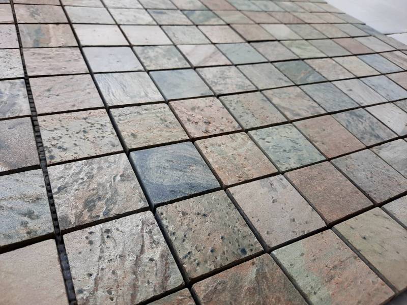 La véritable Pierre de Bali, pierre naturelle pour piscine et bassin.