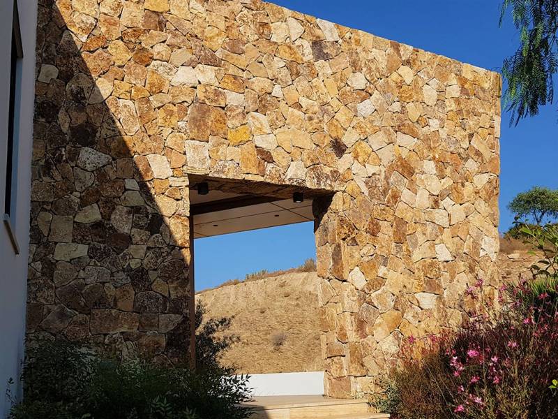 Parement mural en pierre naturelle d'Or, pour revêtement vertical