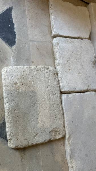 Pavé ANTICA © Montignac – L’Authenticité de la Pierre du Périgord, 100 % Fabrication Française
