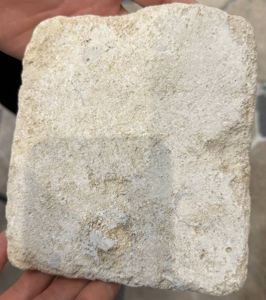 Pavé ANTICA © Montignac – L’Authenticité de la Pierre du Périgord, 100 % Fabrication Française