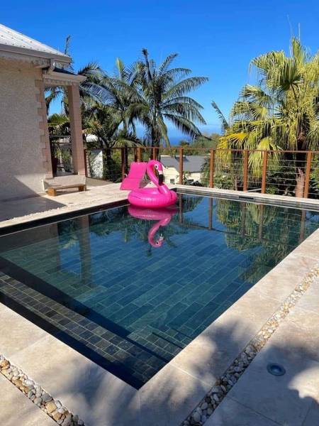 Pierre de Bali – Quartzite Naturelle pour Piscine : Élégance, Sécurité et Résistance par FRANCEPIERRE