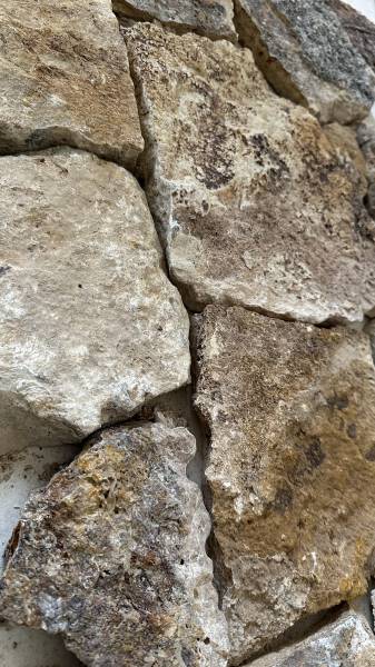 Pierre de Dordogne pour mur, muret, pierre sèche Pierre de France Dordogne Périgord au 36 rue de Bourgogne à Paris