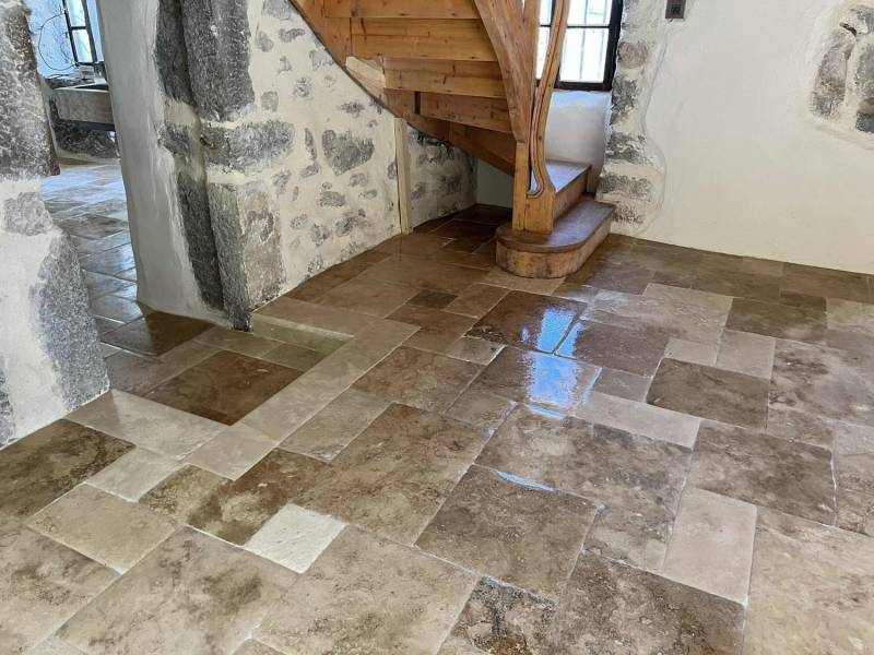 Montagnac d'Auberoche, pierre du Périgord, Dordogne finition vieillie patinée à la main