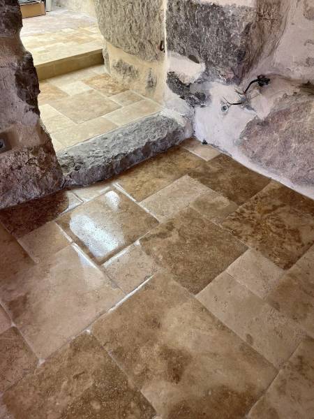 Montagnac d'Auberoche, pierre du Périgord, Dordogne finition vieillie patinée à la main