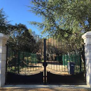 Dallage en pierre naturelle de France : livraison à Échenevex (Ain, Auvergne-Rhône-Alpes).