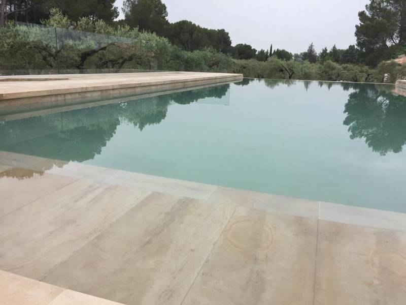 Vente de dallage en pierre naturelle idéal pour plage et piscine à Lyon 69