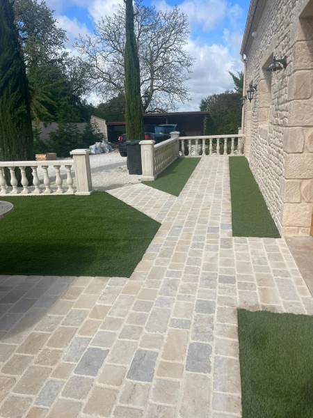 Pierre de Dordogne pour dallage intérieur et extérieur.