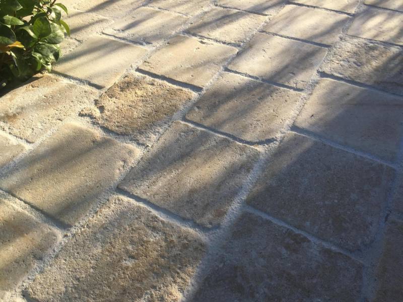 Découvrez la Pierre de Montignac, un pavé en pierre naturelle du Périgord