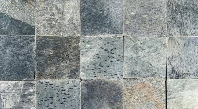 Pierre Naturelle de Bali en Quartzite – Élégance et Résistance pour Piscines et Aménagements.