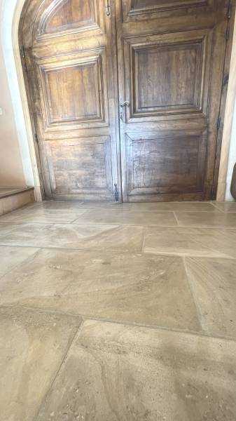 Dallage en pierre naturelle pour intérieur et extérieur livraison Dordogne, Bordeaux, Occitanie