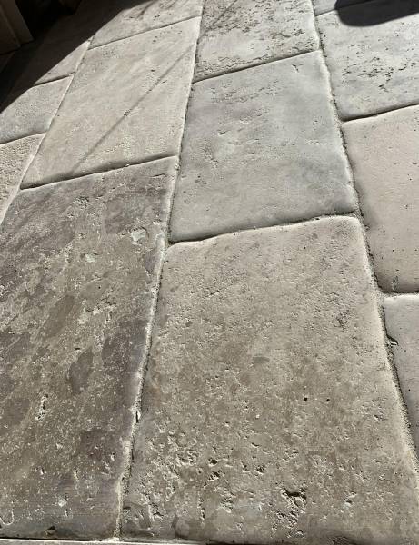 Travertin pierre naturelle au 36 rue de Bourgogne à Paris