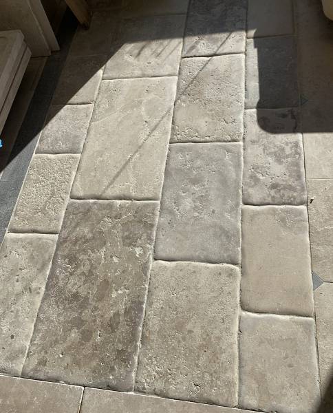 Carrelage pierre naturelle à Paris, Périgueux, Avignon, Nîmes et Béziers