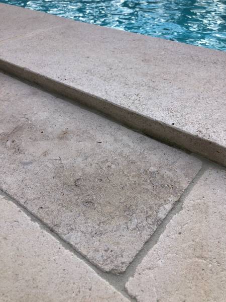 Vente, Carrelage pierre beige, vieilles piscine et terrasse à Montpellier