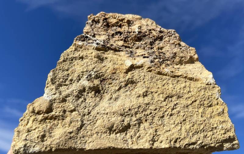 Pierre d'Or, pierre à coller au rendu pierre sèche pour parement mural extérieur et intérieur