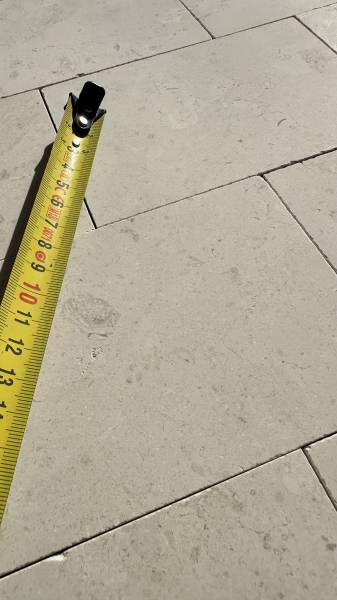 Pierre de Sainte-Croix : Un trésor du Périgord La pierre de Sainte-Croix, une pierre naturelle calcaire et marbrière originaire du Périgord en Dordogne