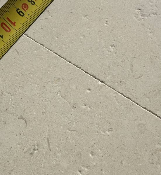 Sainte-Croix, pierre du Périgord, Teinte écrue, ivoire.