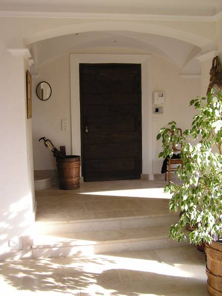 Dallage en Pierre Naturelle Calcaire : Beaumanière, Roche d’Or, Bois Doré, Mauvy, Antica et Finition Saint-Roch – Authenticité et Élégance