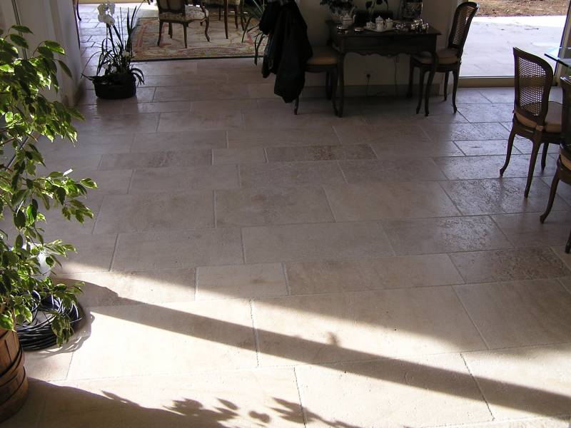 Roche d'Or : La Pierre Naturelle pour Sublimer les Plus Belles Demeures de la Côte d'Azur.