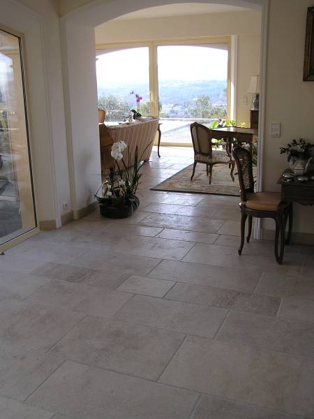 Pierre Extraite et Façonnée en Bourgogne : Une Excellence Issue de la Carrière et de l’Usine