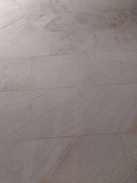 FRANCEPIERRE vous propose une pierre calcaire naturelle extraite à Semond, en Bourgogne-Franche-Comté, auprès du carrier Babouillard Éric.