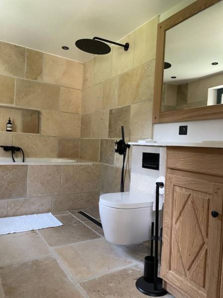 Pierre du Périgord Finition Antique : Dallage, Parement et Margelle en Pierre Naturelle. Livraison Cognac, Poitiers, Bressuire, Cholet, La Rochelle, Angoulême...