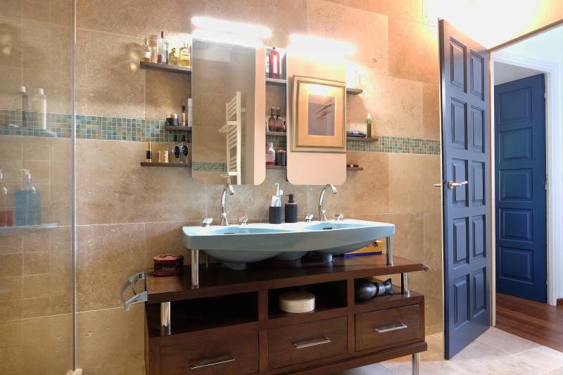 TRAVERTIN pour salle de bain sol et mur MONTPELLIER