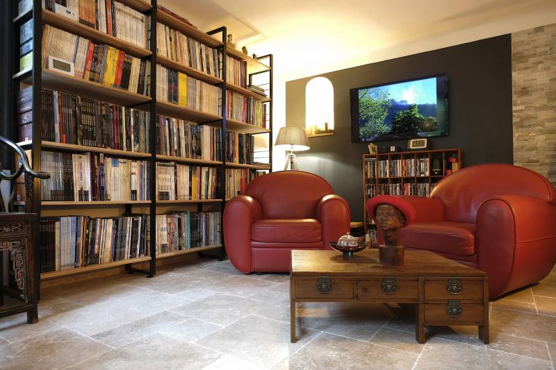 Travertin pierre naturelle pour intérieur, terrasse et plage de piscine à Paris et Nîmes