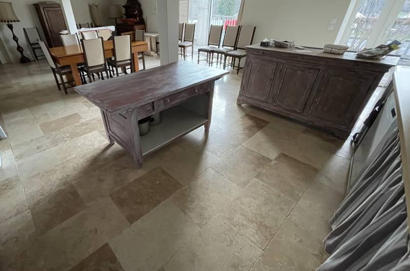 Carrelage pierre Travertin proche Uzès et Montaren dan sle Gard (30)