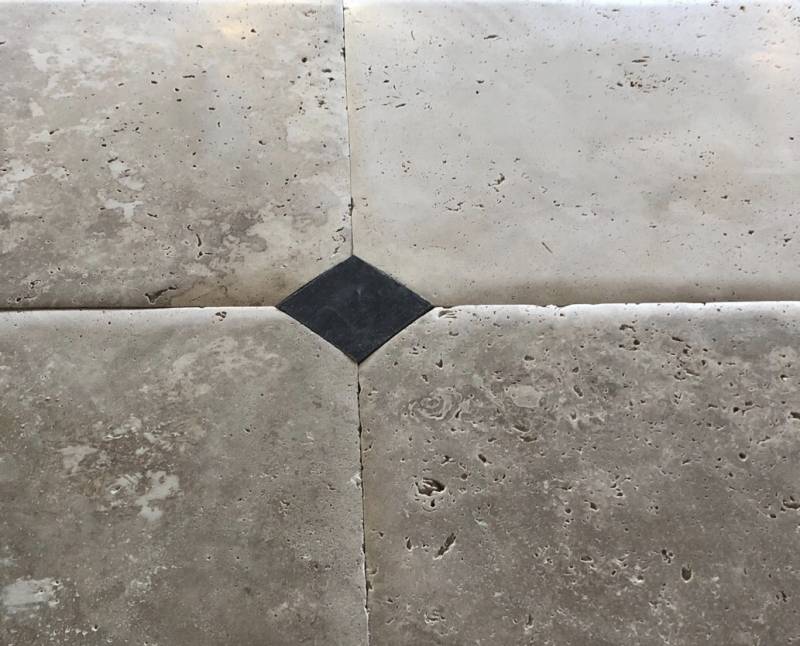 Dallage Paris vieilli main, usé et patiné, pierre naturelle de France