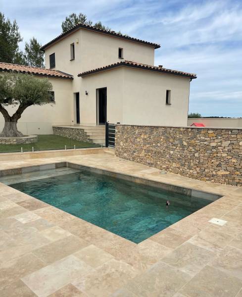 Dallage et parement mural intérieur en Travertin