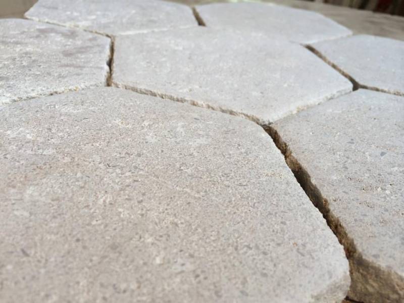 Tomette en pierre naturelle pour sol et mur, intérieur et extérieur