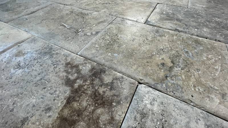 Dallage Travertin Gris Silver à Nîmes, Occitanie