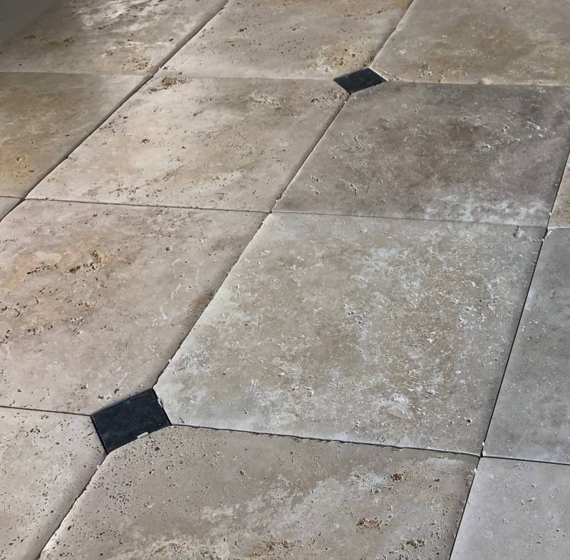 Travertin avec cabochon en carrelage pierre intérieur pour salon