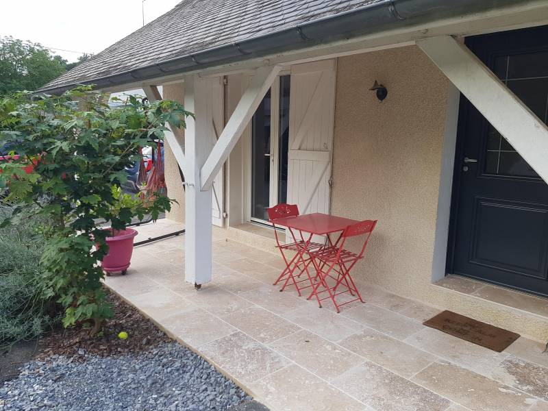 Travertin en terrasse et en extérieur autour de la maison