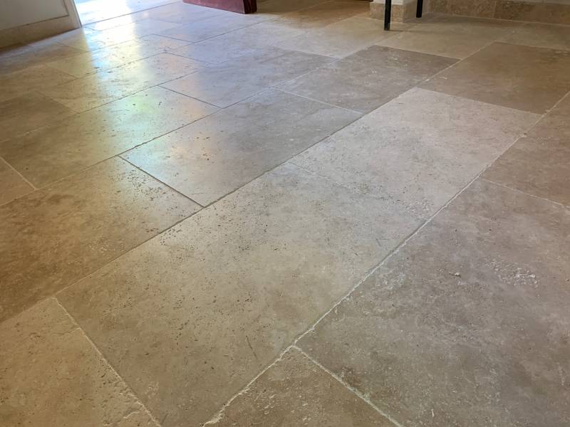 Carrelage pierre travertin naturelle beige pour intérieur ou extérieur à AIX EN PROVENCE, BORDEAUX