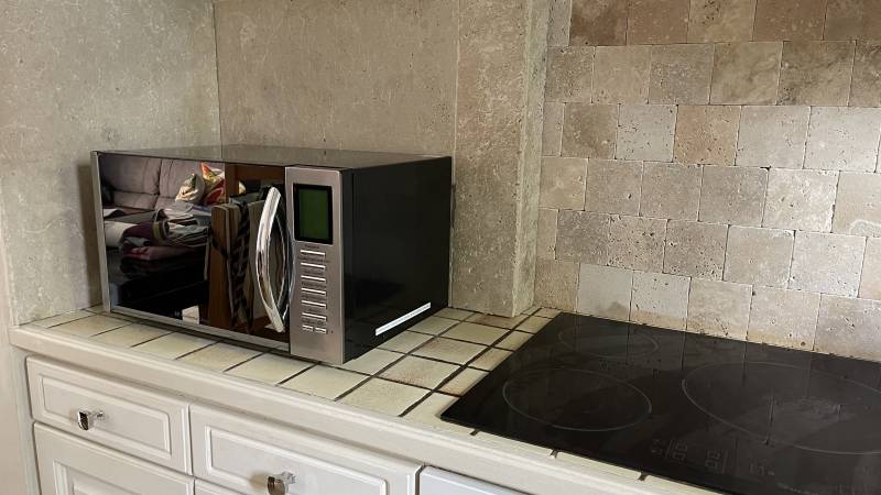 TRAVERTIN TOURS, dallage intérieur et extérieur, sol et mur livraison avec camion hayon et camion-grue.