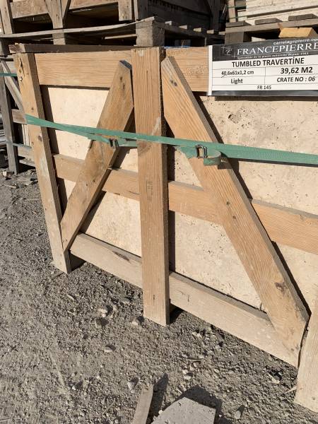 Travertin pierre naturelle pour carrelage et parement, Route de Montpellier à Nîmes dans le Gard.