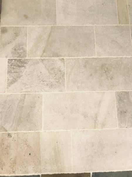 Dallage pierre pour terrasse et sol intérieur, visible à Bernis entre Nîmes et Montpellier