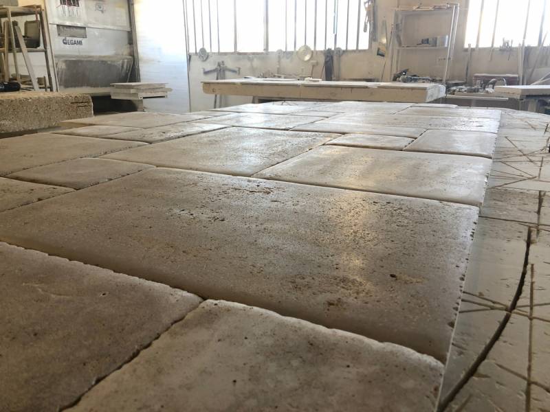 Travertin pierre naturelle au 36 rue de Bourgogne à Paris