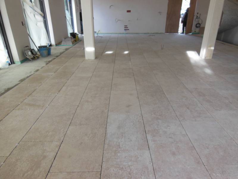 Dallage pierre naturelle de Dordogne beige vieilli pour intérieur à Montpellier