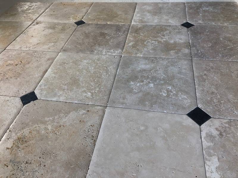 Travertin PARIS, Carrelage pierre en octogone avec cabochon