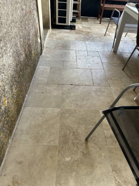 Travertin Light Mix dallage épaisseur 1,2cm en pose collée en Opus Romain réadapté par le poseur