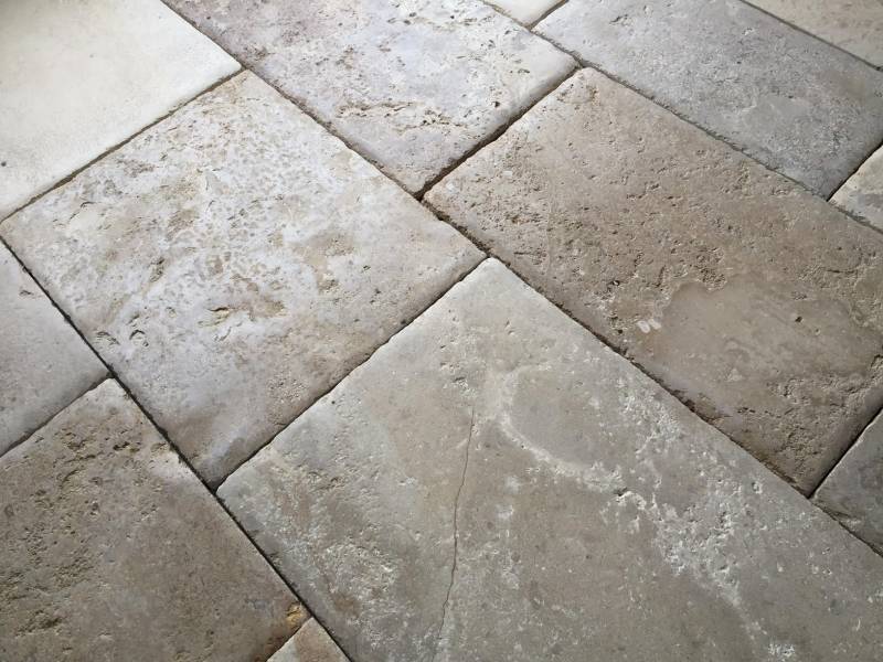 Vendeur carrelage vieilles dalles travertin à Marseille